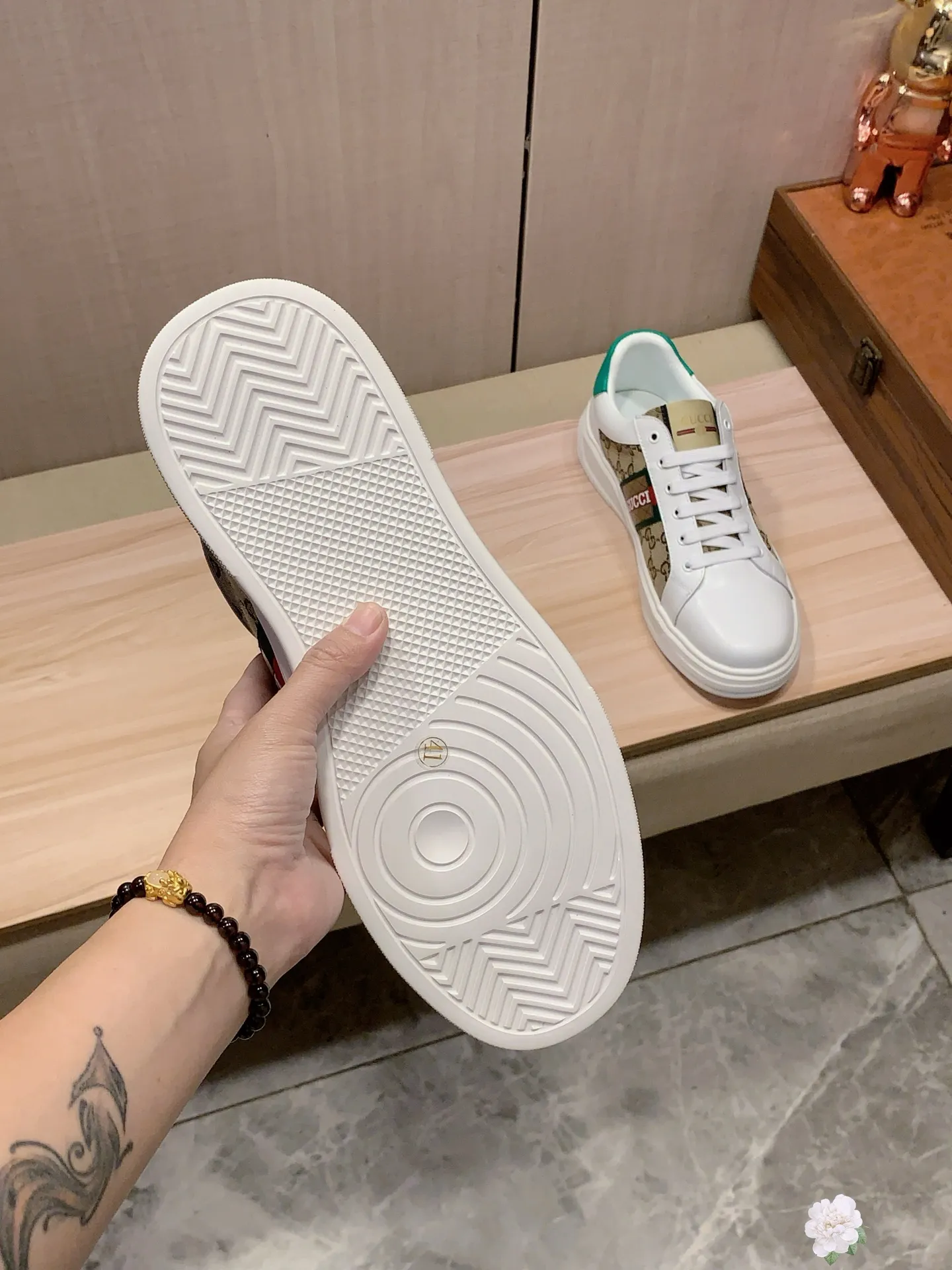 Men's men's shoes💰420💰💰🎩🎩[Lightning][Lightning] "Gucci*" latest • popular casual shoes, top brand [seduce] luxury ~ purchasing agency, top ~ quality. [Strong] The upper is made of imported breathable cowhide with fabric material ➕ Breathable sheepskin feet (•) and fine workmanship. The original stylish and stylish soft rubber wear-resistant and non-slip outsole is light and comfortable on the feet. The real thing looks better when photographed in person. 111: code: 38-44, 3️⃣ colors selected